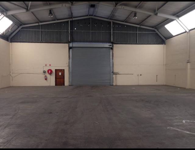 1,219M² FACTORY TO LET IN AIRPORT INDUSTRIA